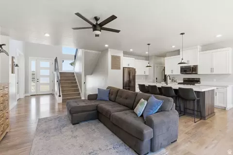 Entry Way - 2313 E Patriot Dr, Eagle Mountain, UT 84005 photo 5 of 9