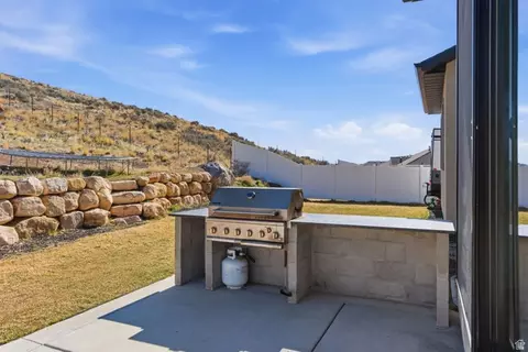Exterior - 2313 E Patriot Dr, Eagle Mountain, UT 84005 photo 10 of 11