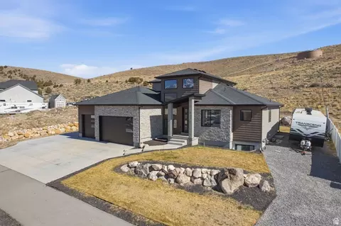 Exterior - 2313 E Patriot Dr, Eagle Mountain, UT 84005 photo 6 of 11