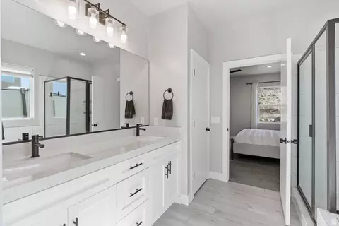 Bath - 2313 E Patriot Dr, Eagle Mountain, UT 84005 photo 3 of 7
