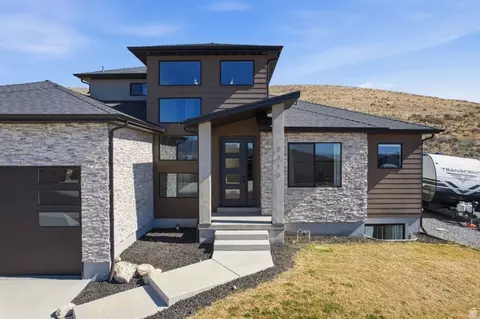 Exterior - 2313 E Patriot Dr, Eagle Mountain, UT 84005 photo 3 of 11