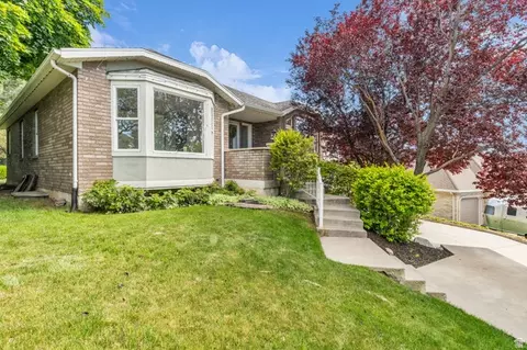 882 E Windsor Ln N, Kaysville, UT 84037