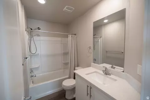 Bath - 1928 S 1030 W, Orem, UT 84058 photo 3 of 4