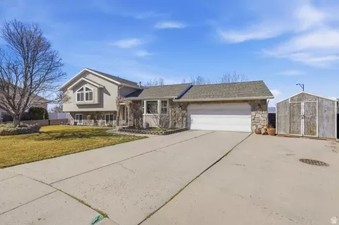 1320 E Woodhill Cir, Sandy, UT 84092