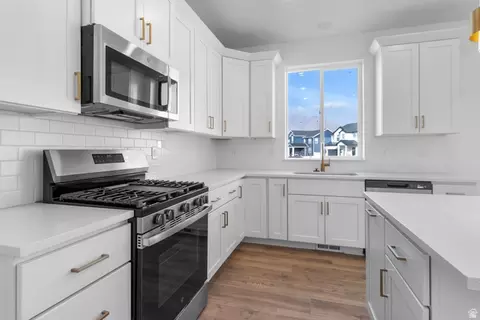 Kitchen - 2414 W Santa Fe Dr, Mapleton, UT 84664 photo 2 of 2
