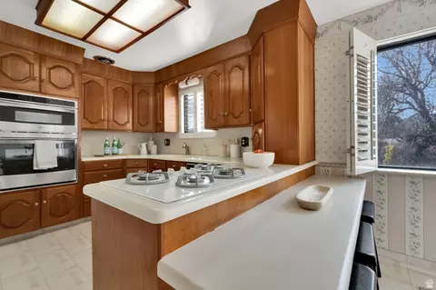 Kitchen - 556 S 450 E, Orem, UT 84097 photo 2 of 4