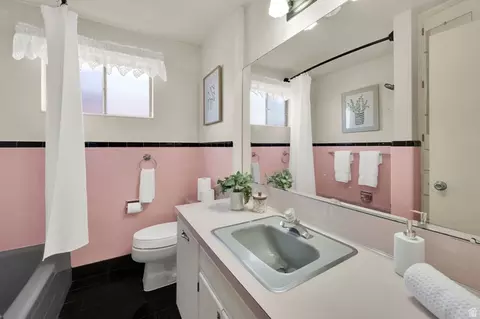 Bath - 556 S 450 E, Orem, UT 84097 photo 1 of 2