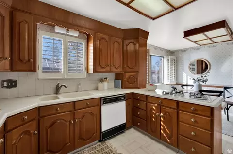 Kitchen - 556 S 450 E, Orem, UT 84097 photo 4 of 4
