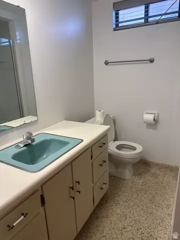 Bath - 556 S 450 E, Orem, UT 84097 photo 2 of 3