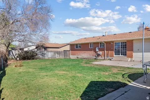 Exterior - 876 E Chariot Dr, Sandy, UT 84094 photo 5 of 5