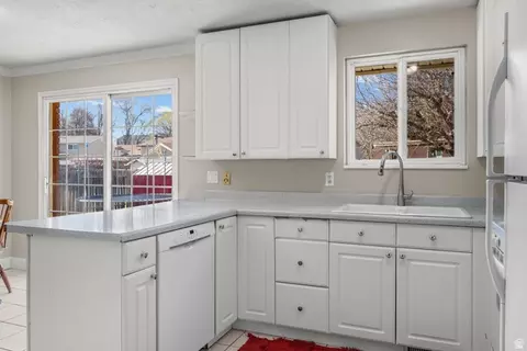 Kitchen - 876 E Chariot Dr, Sandy, UT 84094 photo 3 of 4