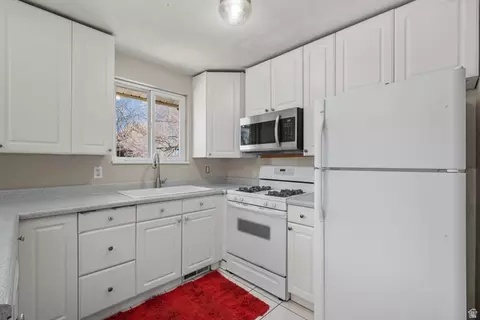 Kitchen - 876 E Chariot Dr, Sandy, UT 84094 photo 4 of 4