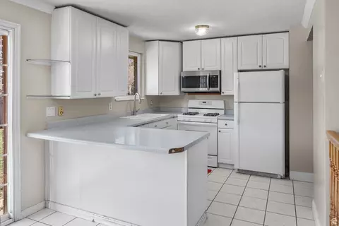 Kitchen - 876 E Chariot Dr, Sandy, UT 84094 photo 2 of 4