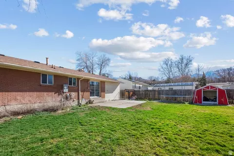 Exterior - 876 E Chariot Dr, Sandy, UT 84094 photo 4 of 5