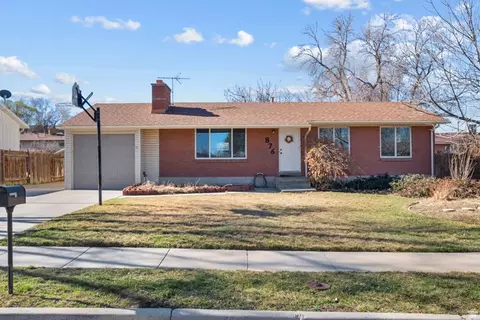 Exterior - 876 E Chariot Dr, Sandy, UT 84094 photo 2 of 5