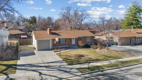 View/Area - 876 E Chariot Dr, Sandy, UT 84094 photo 2 of 11