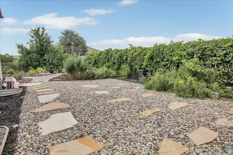 Exterior - 724 W Maple Drift Ln, Draper, UT 84020 photo 3 of 4