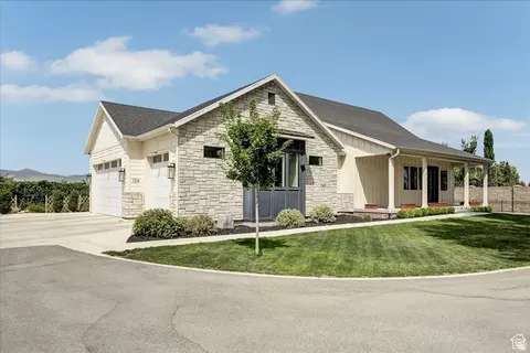 Exterior - 724 W Maple Drift Ln, Draper, UT 84020 photo 2 of 4