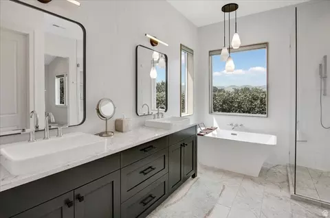 Bath - 724 W Maple Drift Ln, Draper, UT 84020 photo 1 of 6