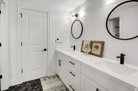 Bath - 724 W Maple Drift Ln, Draper, UT 84020 photo 5 of 6