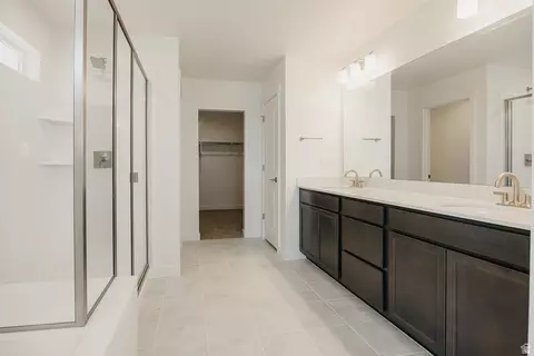 Bath - 2241 E Granite Ln, Eagle Mountain, UT 84005 photo 2 of 5