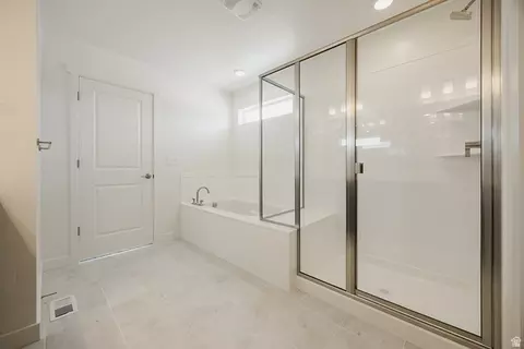 Bath - 2241 E Granite Ln, Eagle Mountain, UT 84005 photo 3 of 5