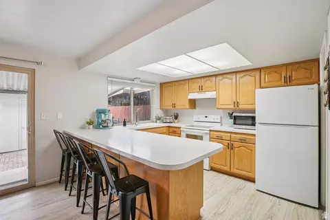 Kitchen - 216 S 400 W, Orem, UT 84058 photo 2 of 4