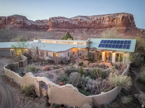 111 W Abby Rd, Bluff, UT 84512