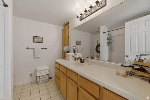 Bath - 16 S 200 E, Centerville, UT 84014 photo 5 of 6