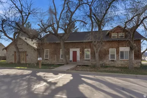 16 S 200 E, Centerville, UT 84014