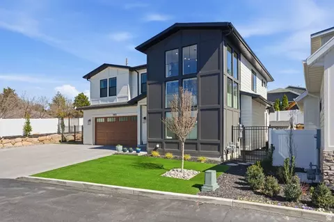 3905 S Holladay Ct, Holladay, UT 84124