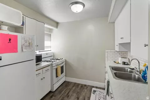 Kitchen - 386 N 500 E, Provo, UT 84606 photo 2 of 2