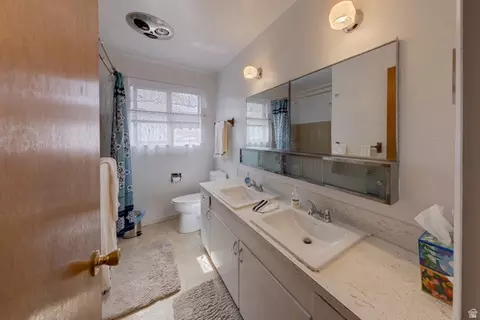 Bath - 738 Locust Ln, Moab, UT 84532 photo 1 of 3