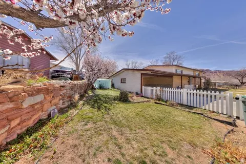 Exterior - 738 Locust Ln, Moab, UT 84532 photo 4 of 7