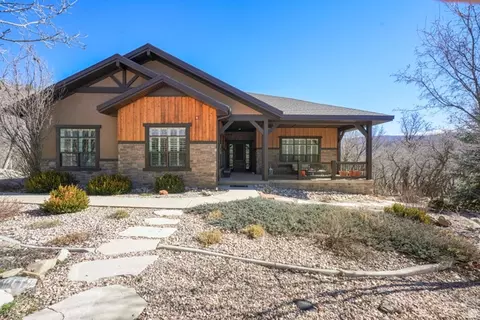 82 N Meadow Dr N, Springville, UT 84663