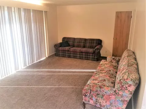 Living - 3926 S 850 W, Bountiful, UT 84010 photo 3 of 4