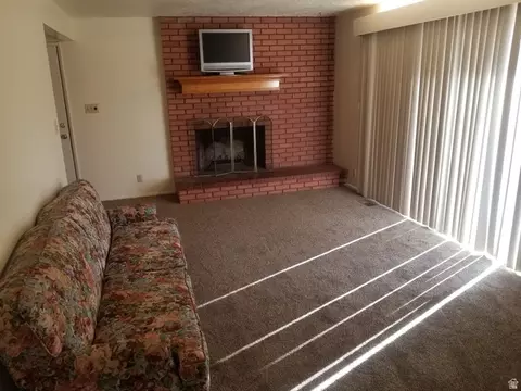 Living - 3926 S 850 W, Bountiful, UT 84010 photo 2 of 4