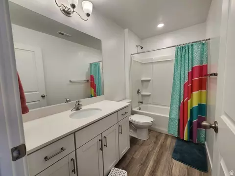 Bath - 1736 E Fall St N, Eagle Mountain, UT 84005 photo 3 of 3