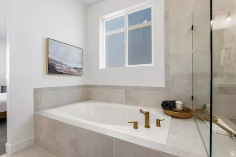 Bath - 624 N Legend Cir #480, Mapleton, UT 84664 photo 1 of 3