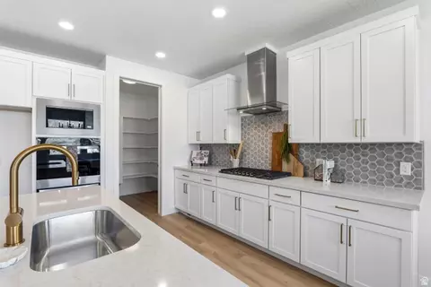 Kitchen - 624 N Legend Cir #480, Mapleton, UT 84664 photo 5 of 5