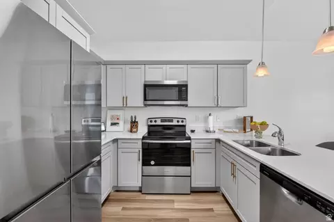 Kitchen - 13526 S Poole Dr W, Herriman, UT 84096 photo 2 of 3