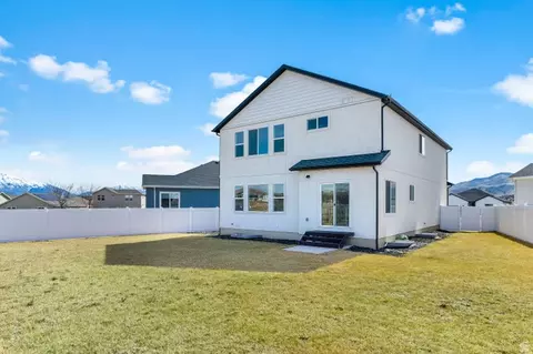 Exterior - 3557 E Royal Dornoch Dr, Eagle Mountain, UT 84005 photo 3 of 5