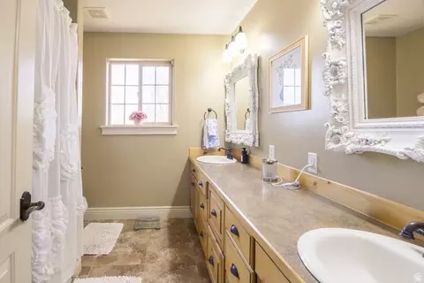 Bath - 11103 E 7000 N, Lapoint, UT 84039 photo 3 of 3
