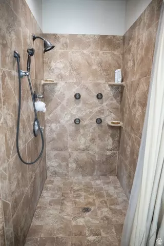 Bath - 11103 E 7000 N, Lapoint, UT 84039 photo 2 of 3