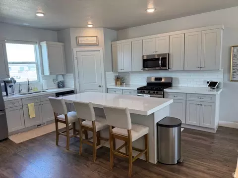 Kitchen - 689 E Ryegrass N, Eagle Mountain, UT 84005 photo 1 of 2