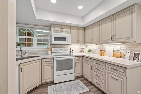 Kitchen - 888 E 6895 S, Midvale, UT 84047 photo 2 of 3