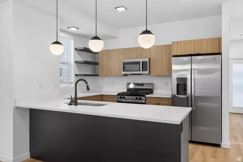 Kitchen - 2906 E Desert Sol Ct, Moab, UT 84532 photo 4 of 5