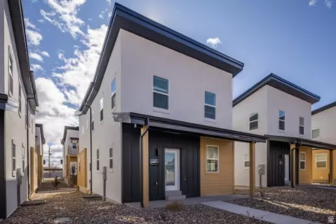 Exterior - 2906 E Desert Sol Ct, Moab, UT 84532 photo 4 of 6