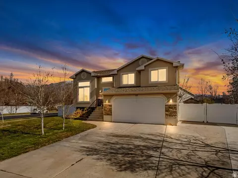 58 N Country Bend Rd, Farmington, UT 84025