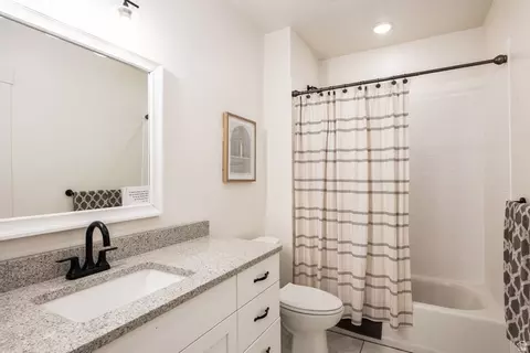 Bath - 594 E 1000 N, Mapleton, UT 84664 photo 6 of 7